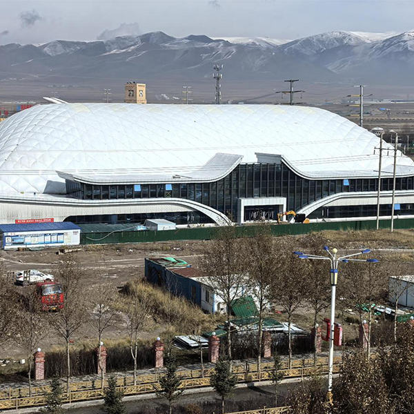 Спортивный комплекс с пневмокаркасной конструкцией в уезде Хайянь (провинция Цинхай)